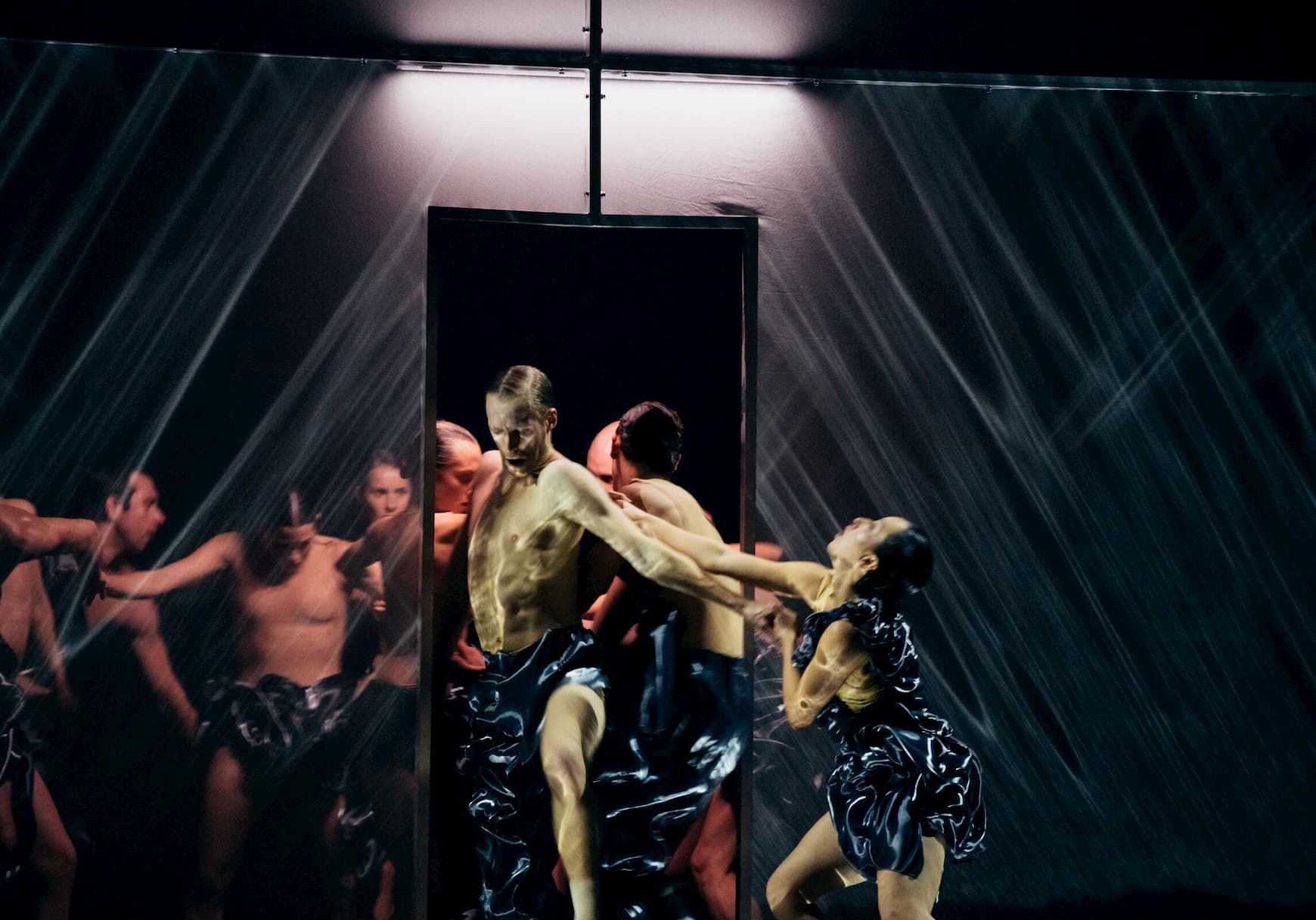Opera Ballet Vlaanderen in Kirsten Wickland's <i>Field</i> &copy; Filip Van Roe