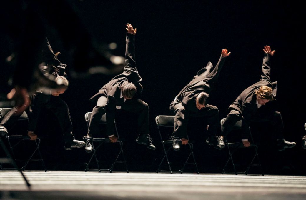 Opera Ballet Vlaanderen in Ohad Naharin's <i>Minus 16</i> &copy; Filip Van Roe
