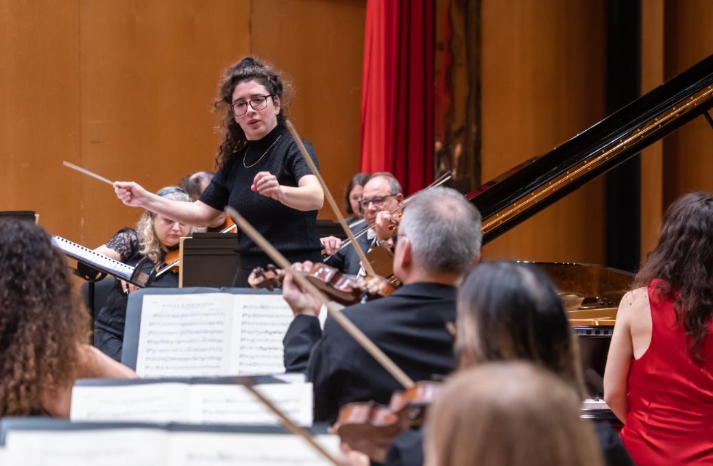 Nil Venditti al frente de la Real Filharmonia de Galicia © Real Filharmonia de Galicia