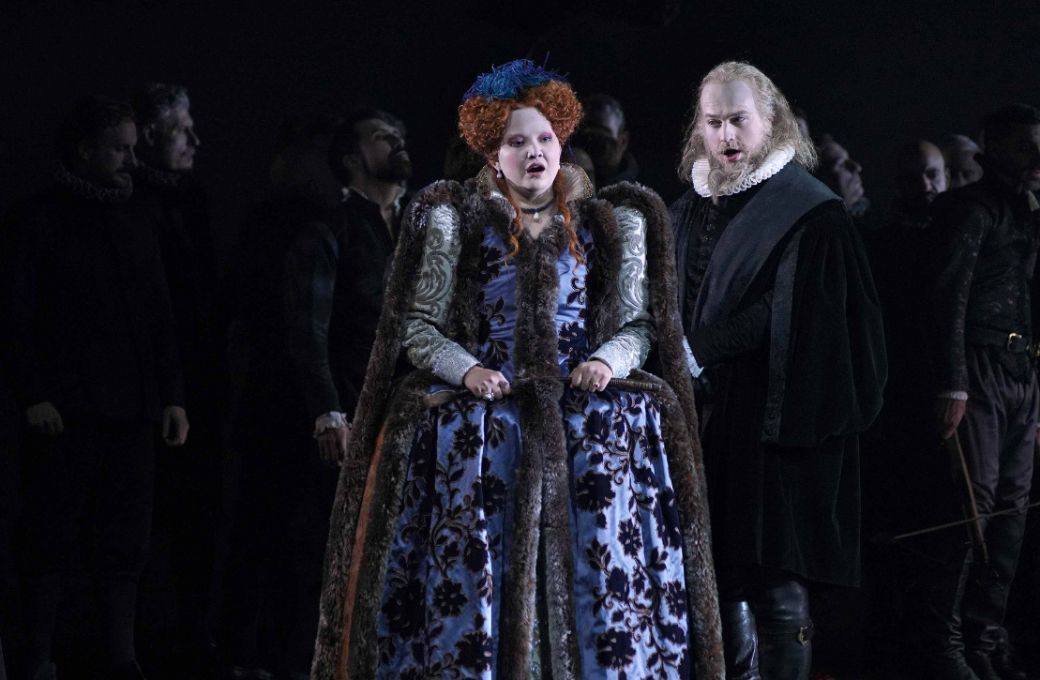 Aigul Akhmetshina (Elisabetta) y Andrzej Filonczyk (Lord Guglielmo Cecil). &copy; Javier del Real | Teatro Real