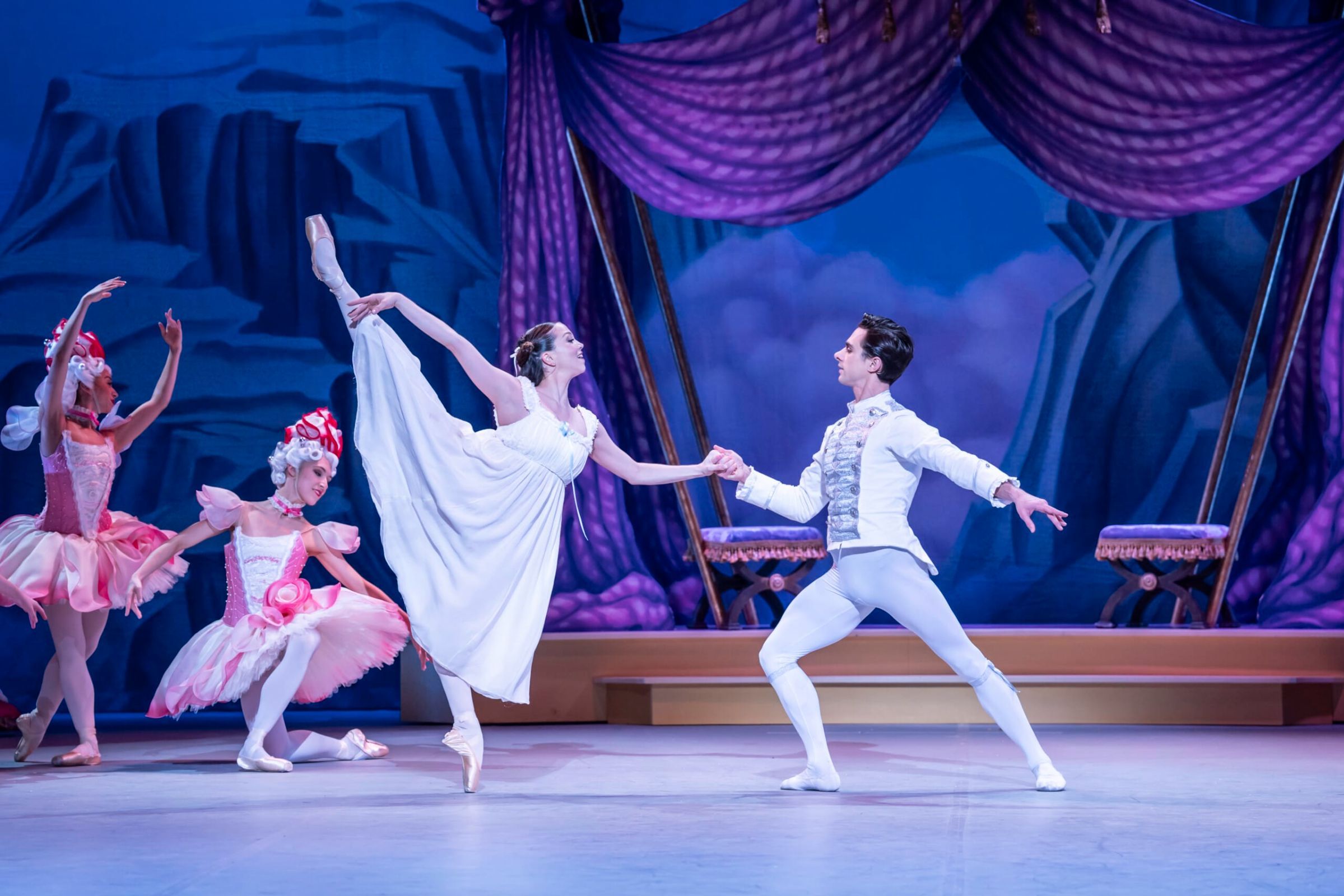 Ivana Bueno as Clara and Francesco Gabriele Frola as the Nutcracker Prince in <i>Nutcracker</i> © Johan Persson