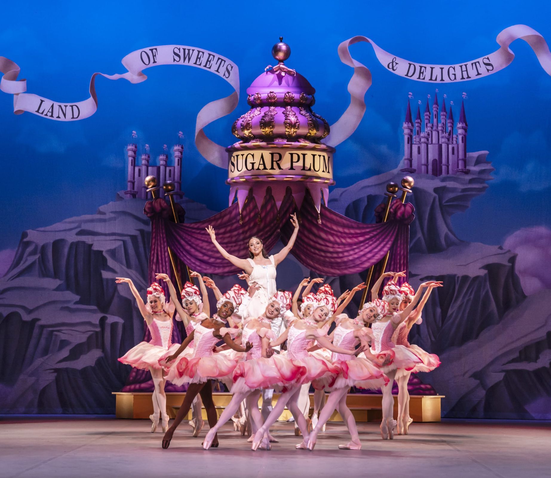 Ivana Bueno as Clara with dancers of English National Ballet in <i>Nutcracker</i> © Johan Persson