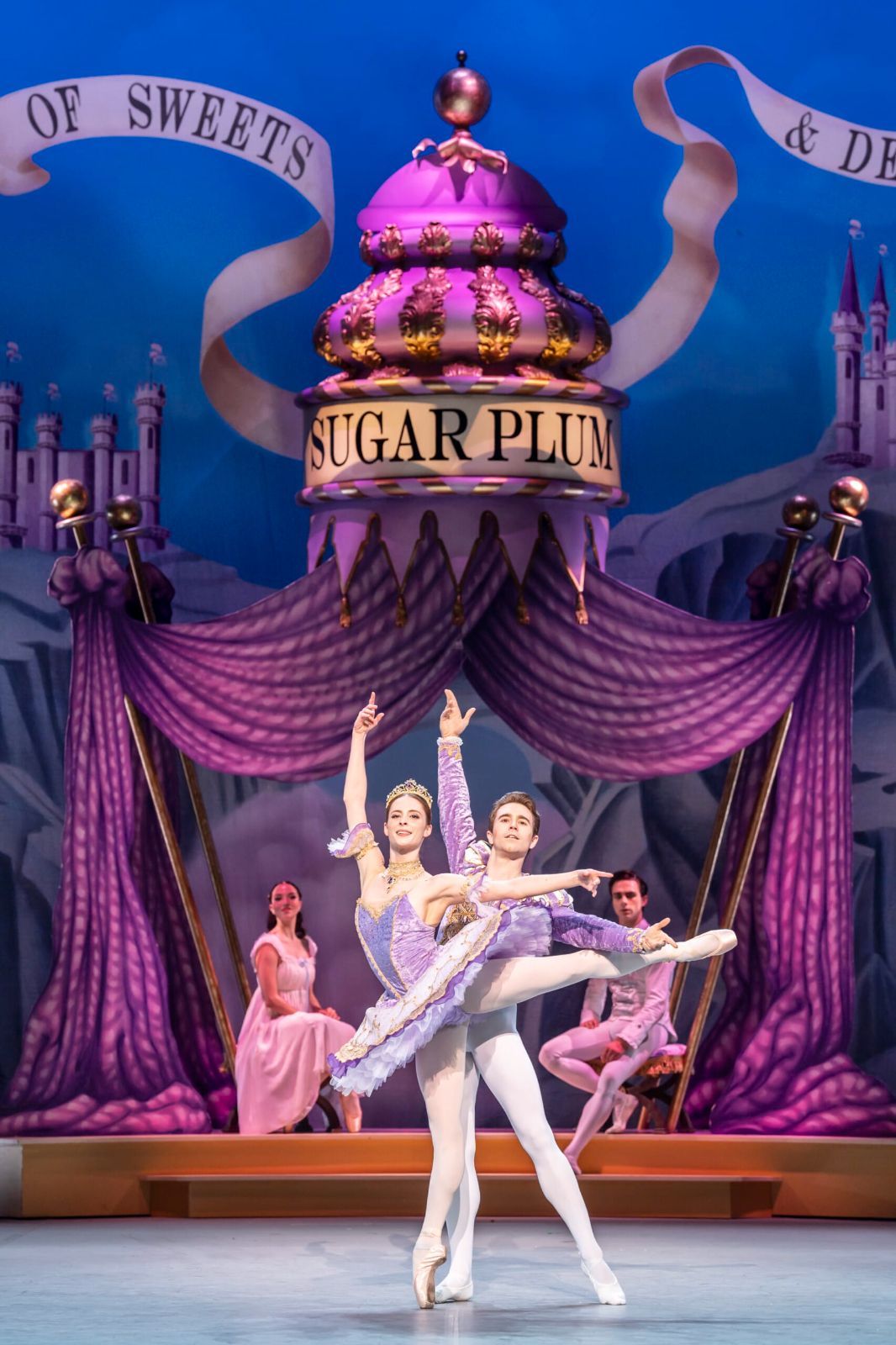 Emma Hawes as Sugar Plum Fairy and Aitor Arrieta as Sugar Plum Cavalier in <i>Nutcracker</i> © Johan Persson