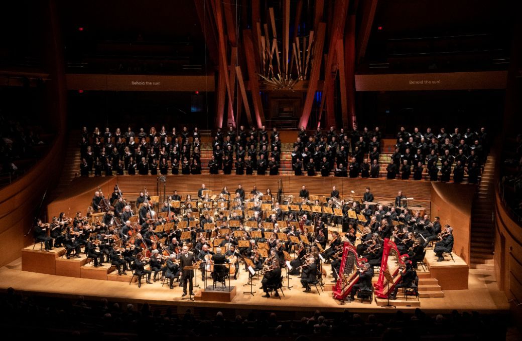 The LA Philharmonic and Los Angeles Master Chorale © Timothy Norris