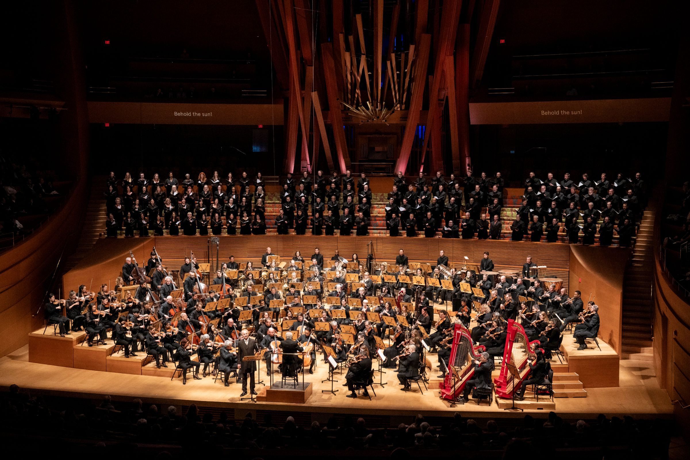 The LA Philharmonic and Los Angeles Master Chorale © Timothy Norris