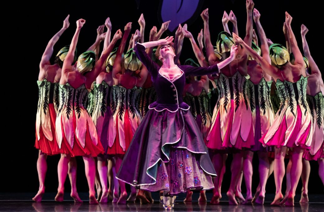 Elisa Clark as Mrs Stahlbaum in the Mark Morris Dance Group production of <i>The Hard Nut</i> &copy; Julieta Cervantes