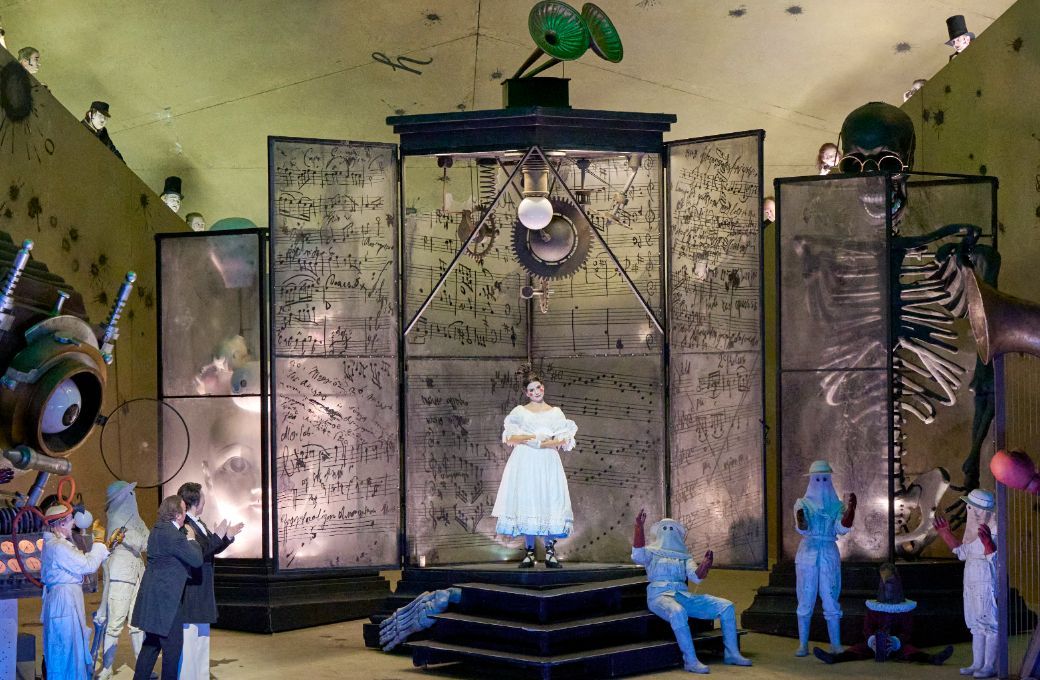 <i>Les contes d&lsquo;Hoffmann</i> &copy; Wiener Staatsoper | Michael P&ouml;hn