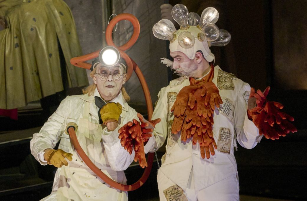Andrea Giovannini (Spalanzani) und Thomas Ebenstein (Cochenille) &copy; Wiener Staatsoper | Michael P&ouml;hn