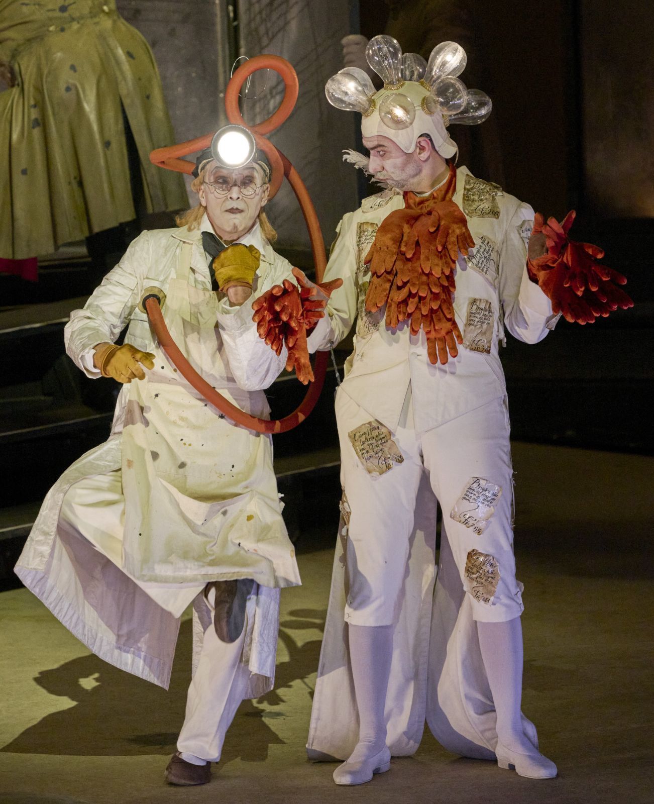 Andrea Giovannini (Spalanzani) und Thomas Ebenstein (Cochenille) &copy; Wiener Staatsoper | Michael Pöhn