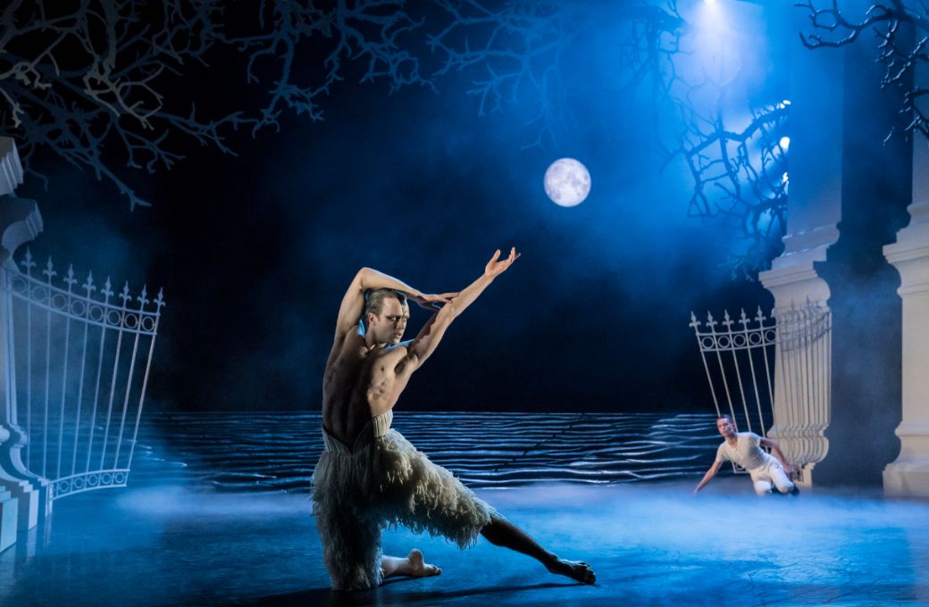 Matthew Ball in Matthew Bourne's <i>Swan Lake</i> © Johan Persson