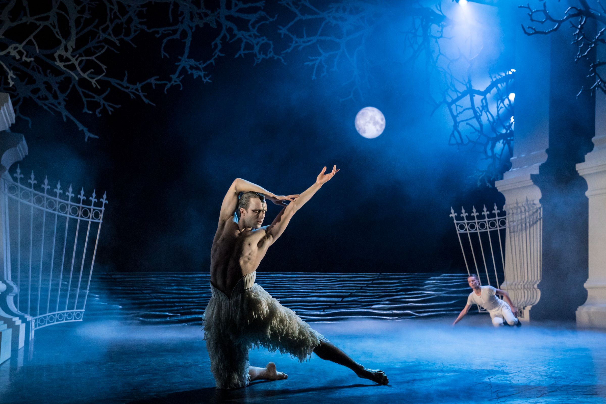 Matthew Ball in Matthew Bourne's <i>Swan Lake</i> © Johan Persson