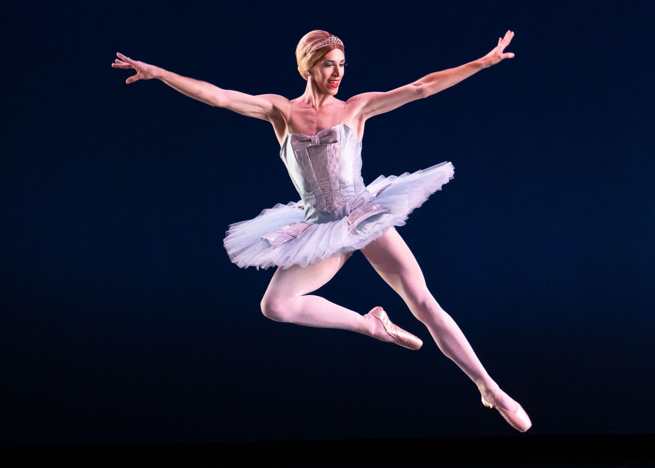 Trent Montgomery in Durante Verzola's <i>Symphony</i> © Steven Pisano