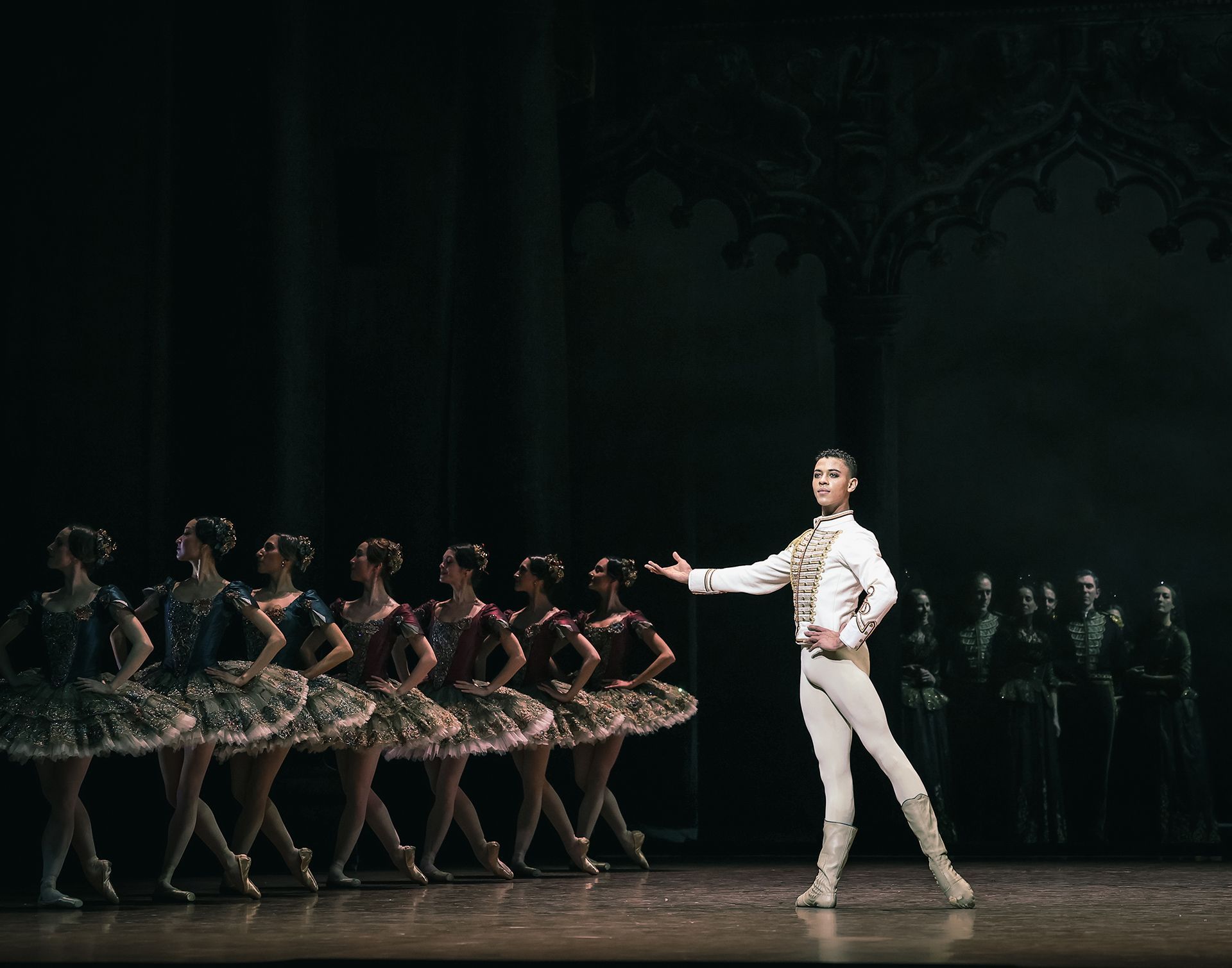 Guillaume Diop dans <i>Paquita</i> à l'Opéra Bastille &copy; Maria-Helena Buckley