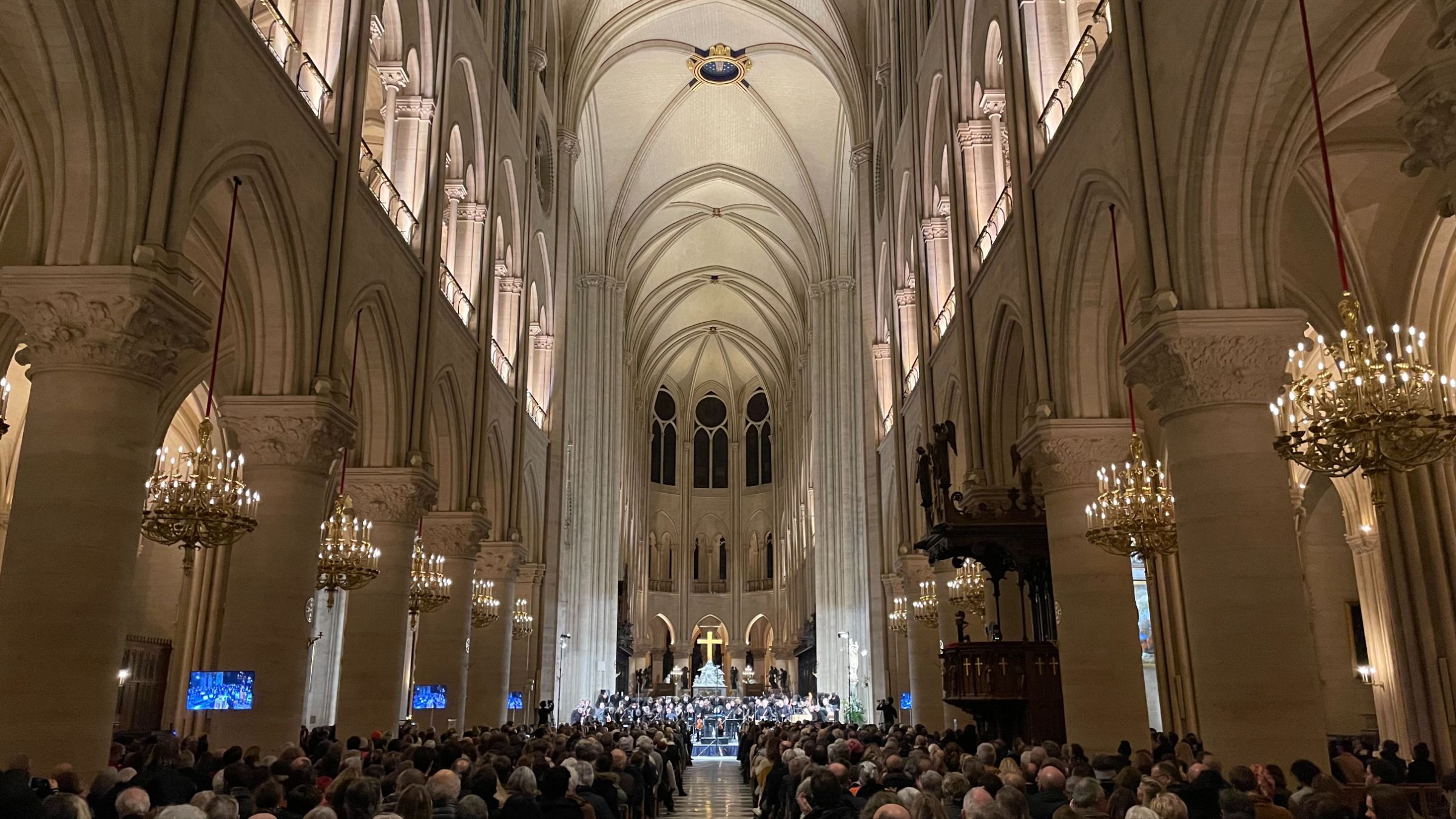 La Maîtrise Notre-Dame de Paris dans la cathédrale © Msndp