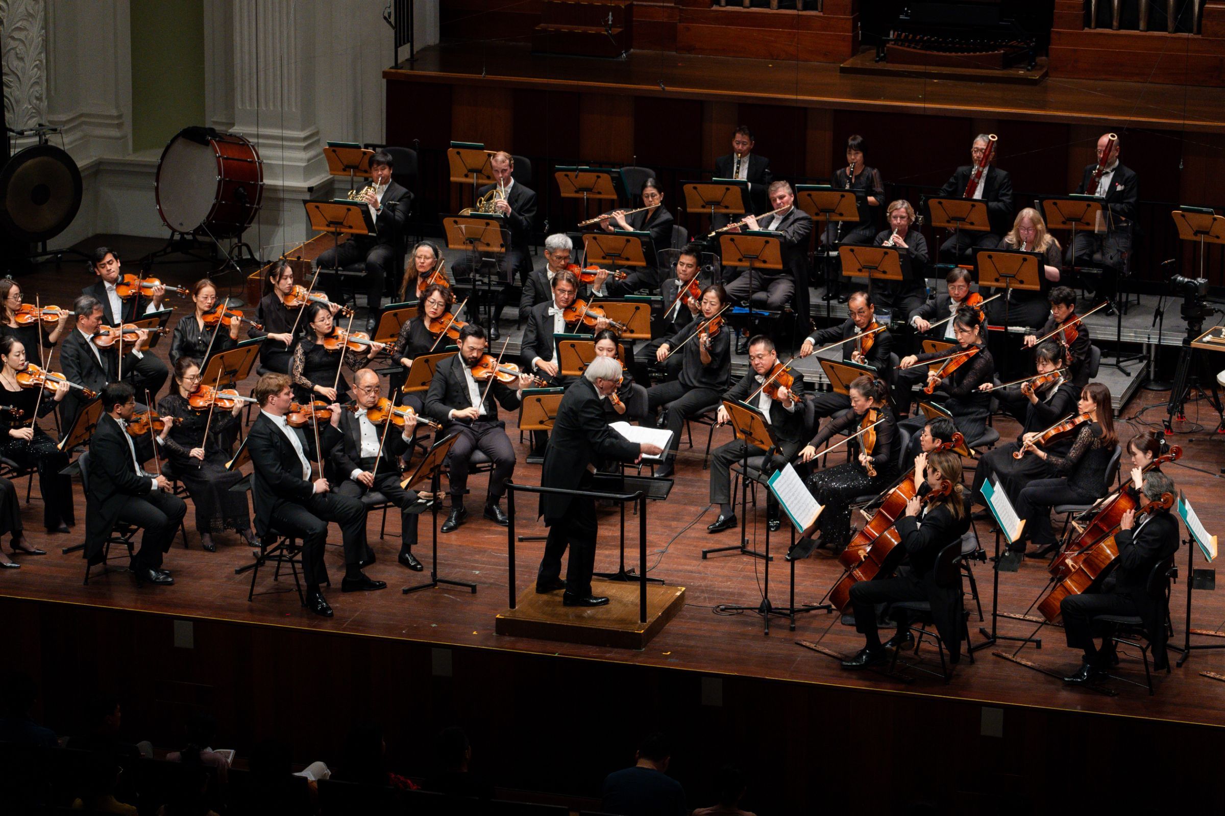 Mario Venzago conducts the Singapore Symphony Orchestra © Yoricko Liu | Singapore Symphony Orchestra
