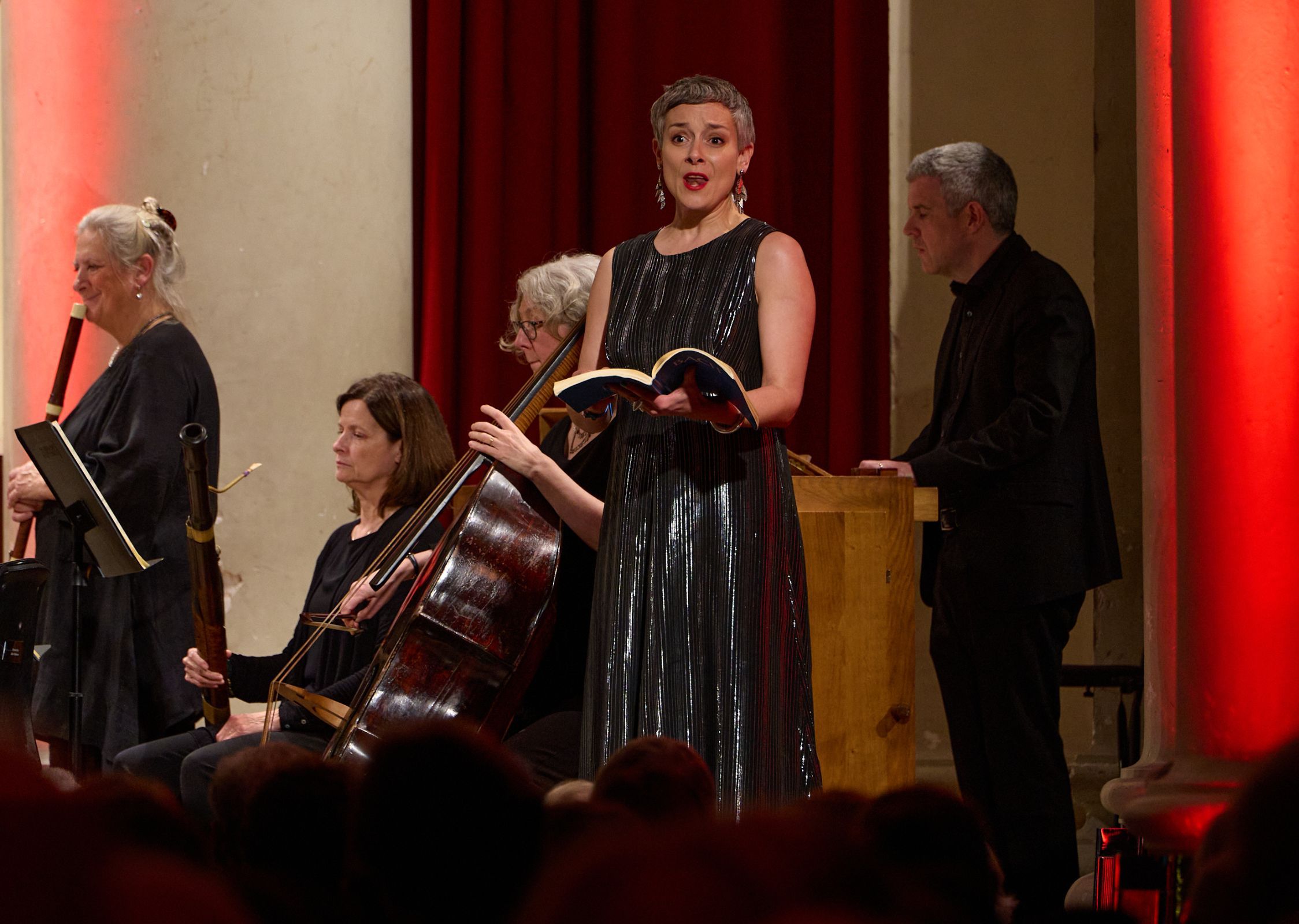 Anna Dennis and the OAE &copy; Sophie Oliver