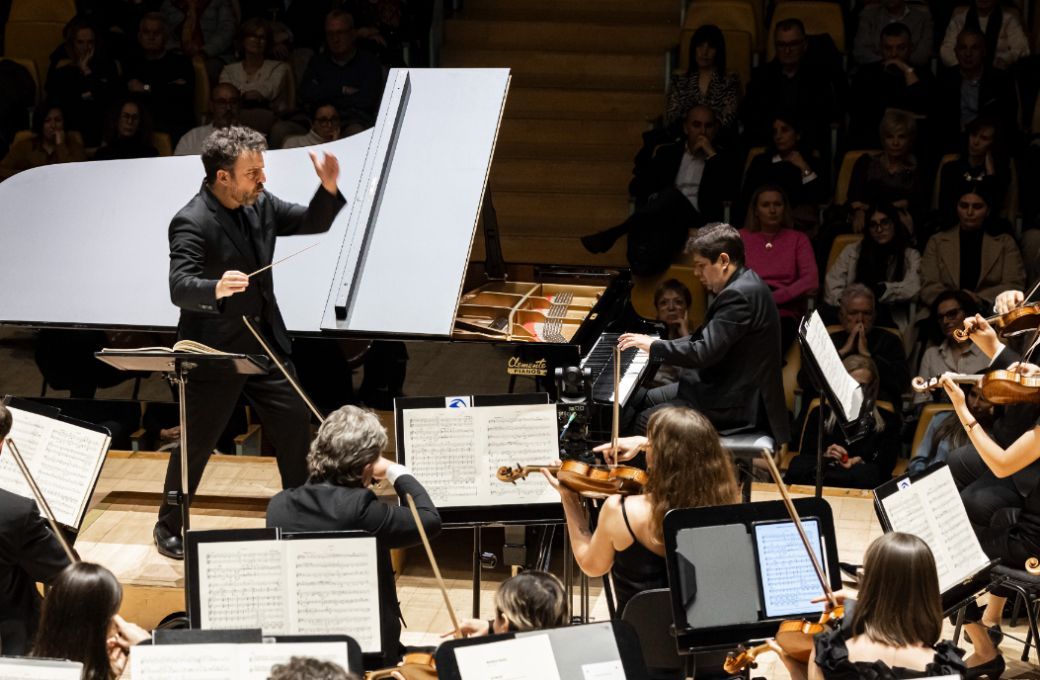James Gaffigan, Javier Perianes y la Orquestra de la Comunitat de Val&egrave;ncia &copy; Miguel Lorenzo | Les Arts