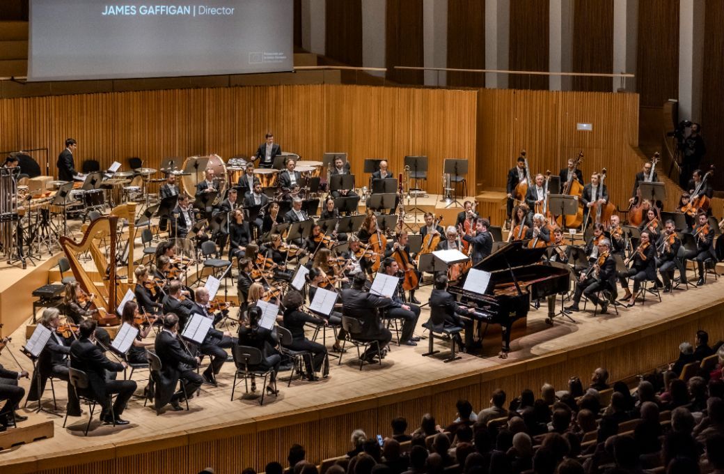Orquestra de la Comunitat Val&egrave;nciana en Les Arts, con Gaffigan y Perianes &copy; Miguel Lorenzo | Les Arts