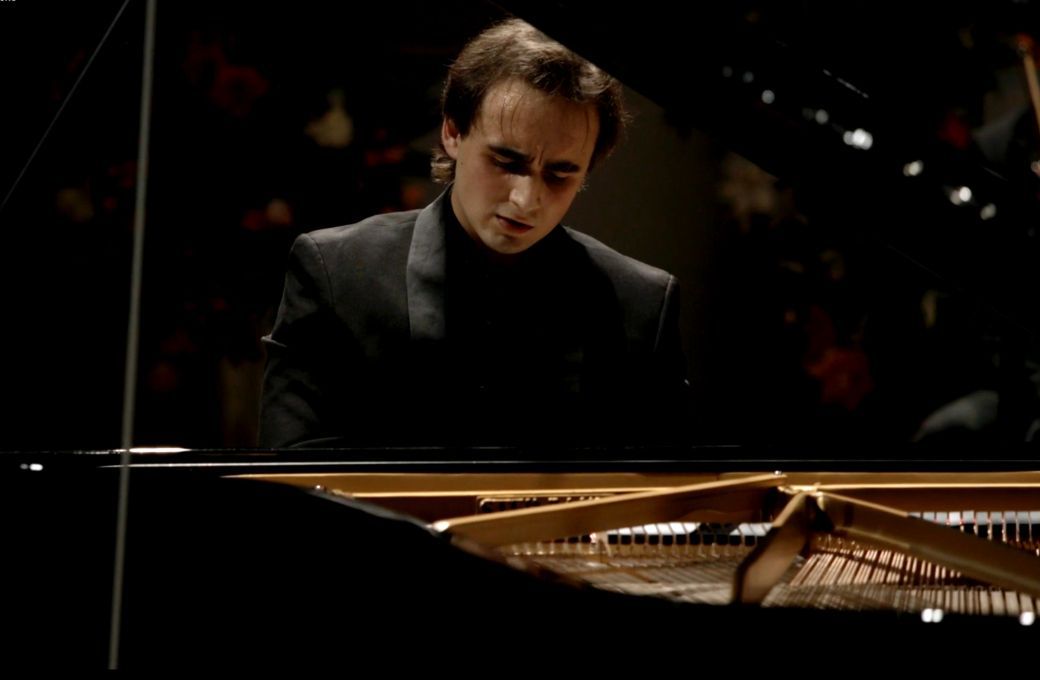 Illia Ovcharenko &copy; Monique de St Croix