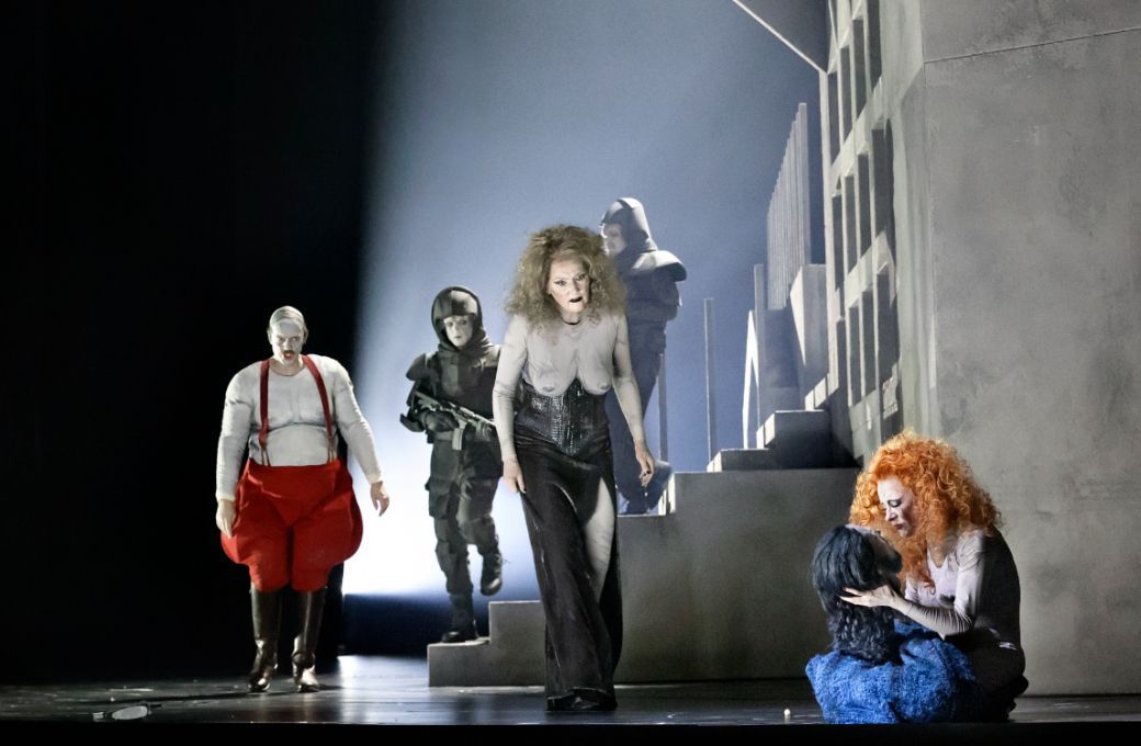 Thomas Blondelle (Herodes), Angela Denoke (Herodias) and Astrid Kessler (Salome) &copy; OBV | Annemie Augustjins