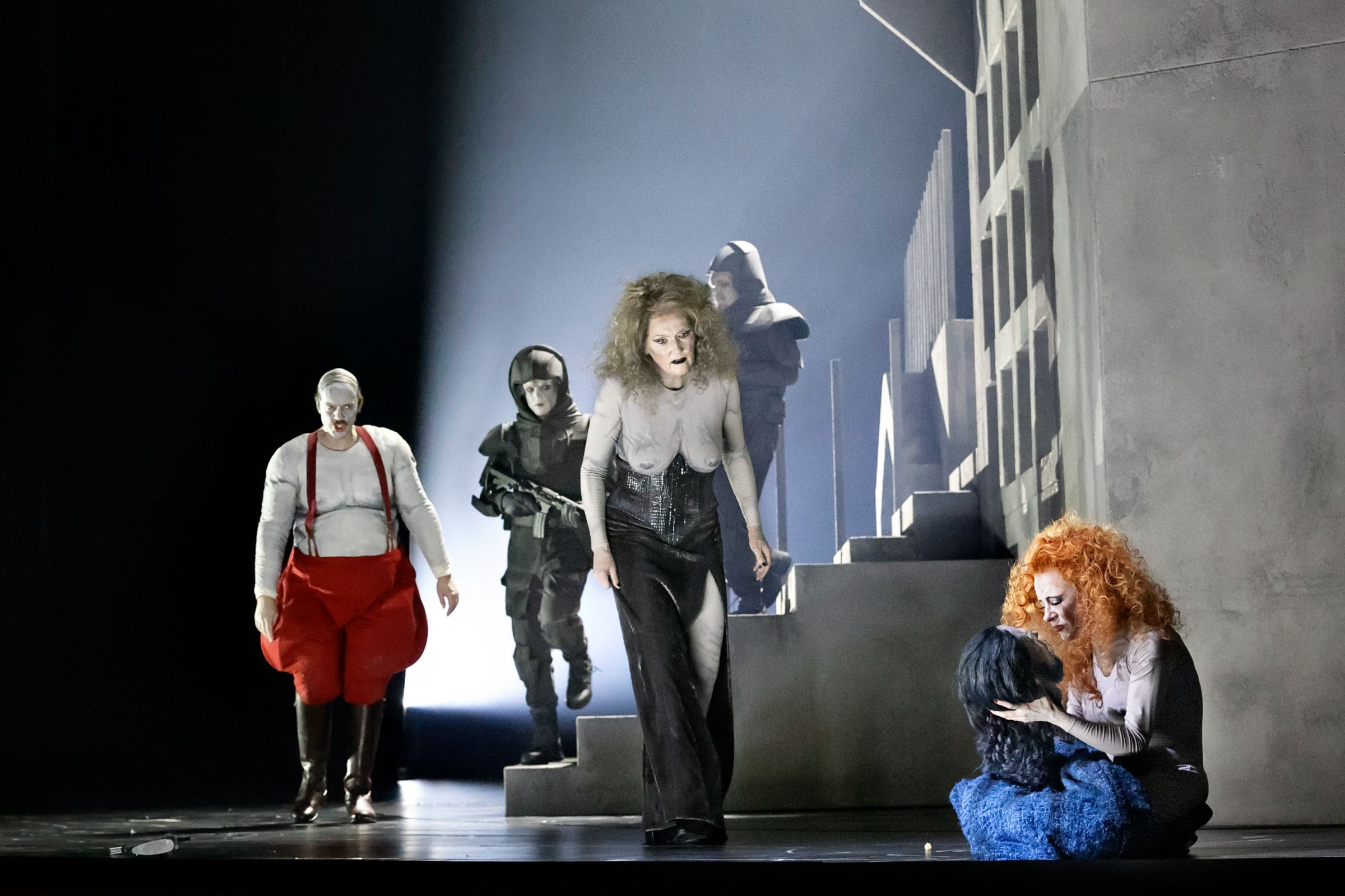 Thomas Blondelle (Herodes), Angela Denoke (Herodias) and Astrid Kessler (Salome) &copy; OBV | Annemie Augustjins