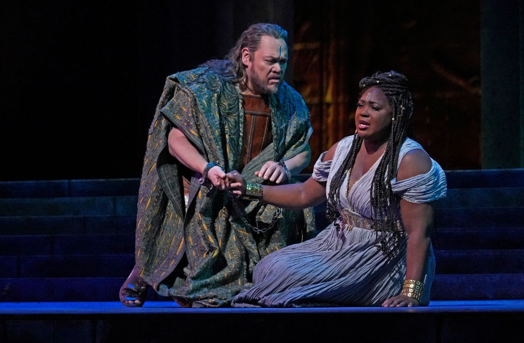 Quinn Kelsey (Amonasro) and Angel Blue (Aida) &copy; Ken Howard | Met Opera