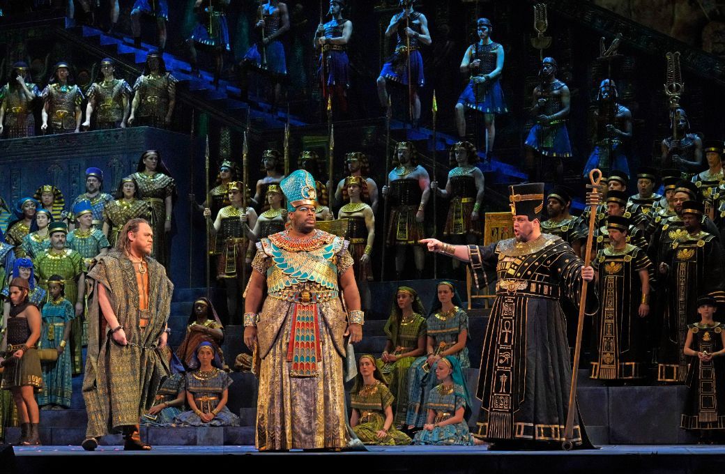 Quinn Kelsey (Amonasro), Morris Robinson (King), Dmitry Belosselskiy (Ramfis) and Met Chorus &copy; Ken Howard | Met Opera