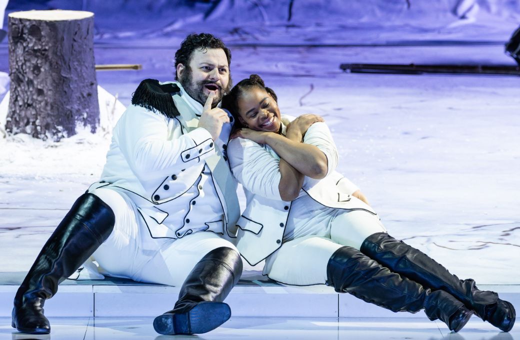 Misha Kiria (Sulpice) und Pretty Yende (Marie) &copy; Geoffroy Schied