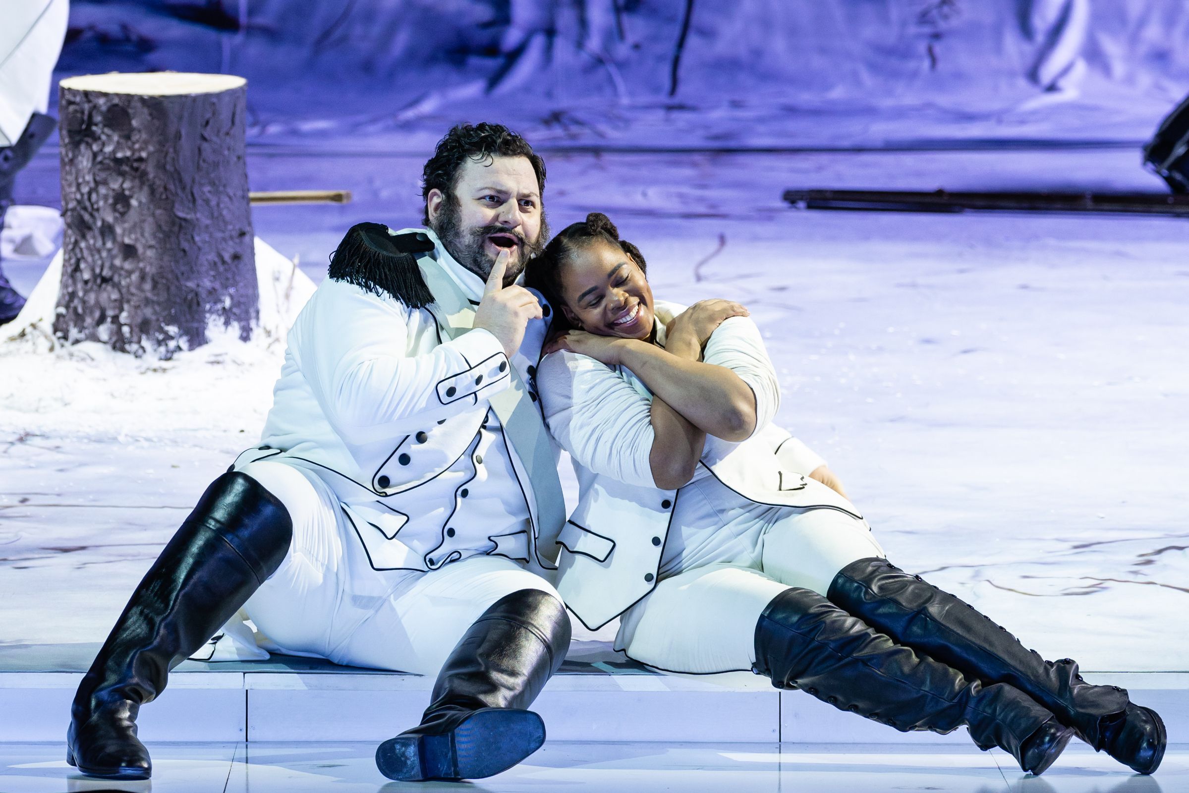 Misha Kiria (Sulpice) und Pretty Yende (Marie) &copy; Geoffroy Schied