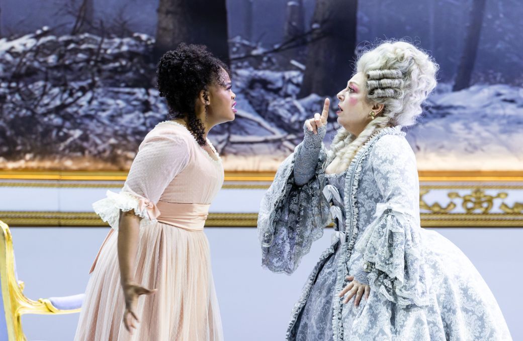 Pretty Yende (Marie) und Dorothea R&ouml;schmann (Marquise de Berkenfield) &copy; Geoffroy Schied