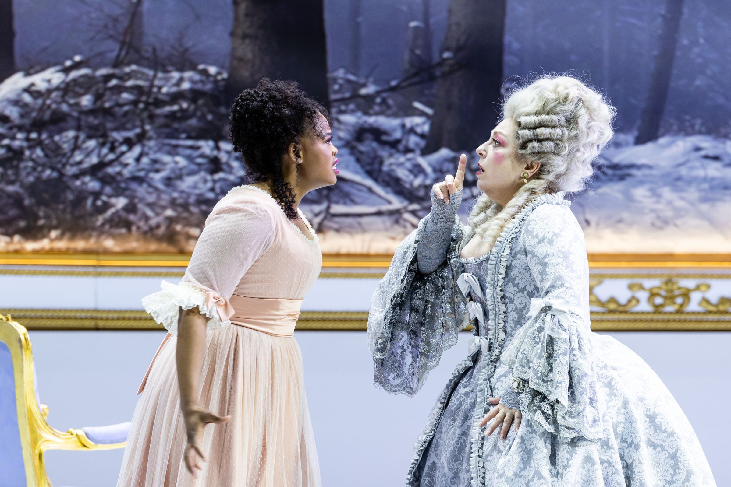 Pretty Yende (Marie) und Dorothea Röschmann (Marquise de Berkenfield) &copy; Geoffroy Schied