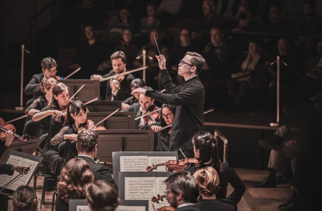 Tarmo Peltokoski dirige l'Orchestre National du Capitole de Toulouse dans la <i>Neuvième</i> © Romain Alcaraz