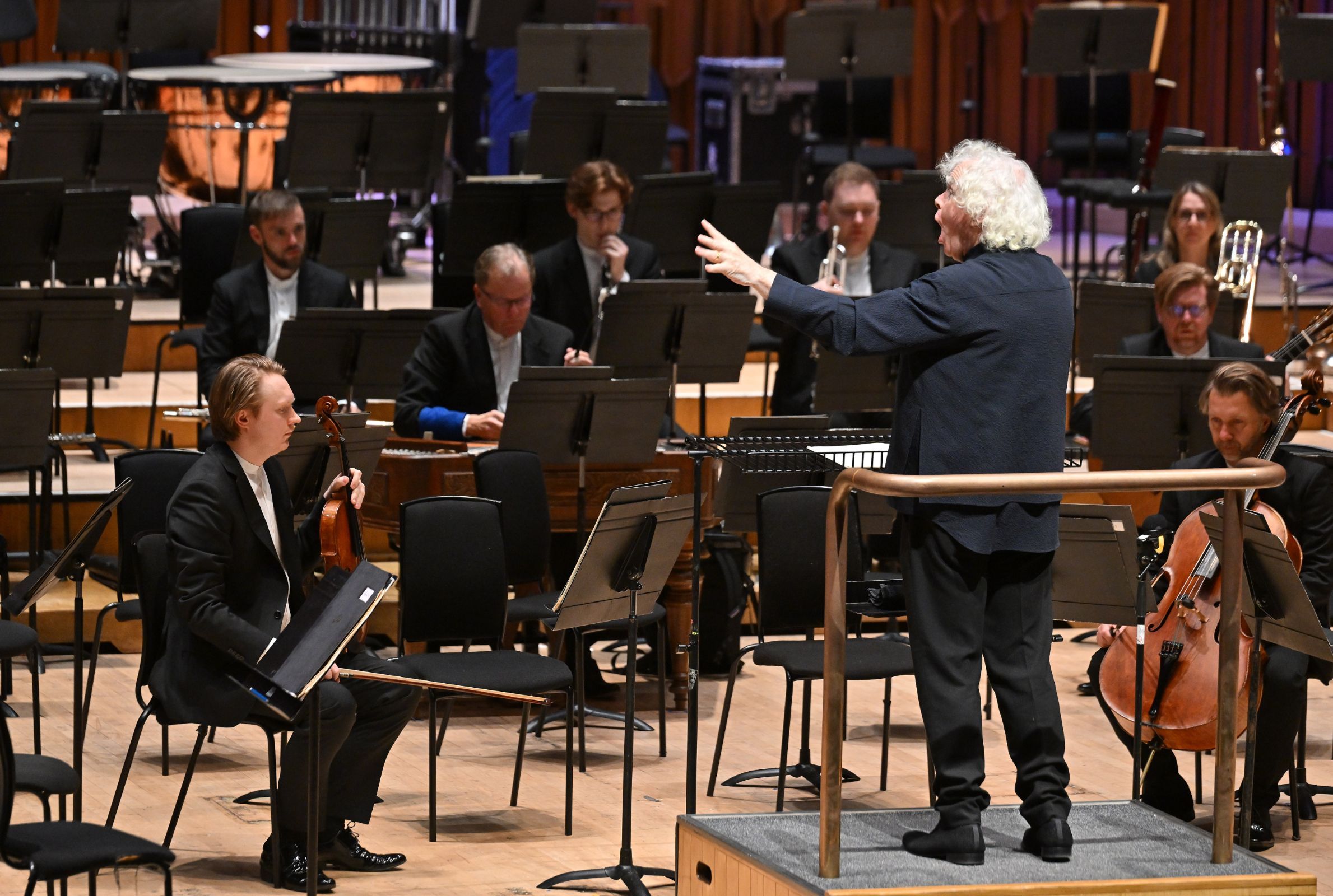 Sir Simon Rattle conducts the London Symphony Orchestra © LSO | Mark Allan