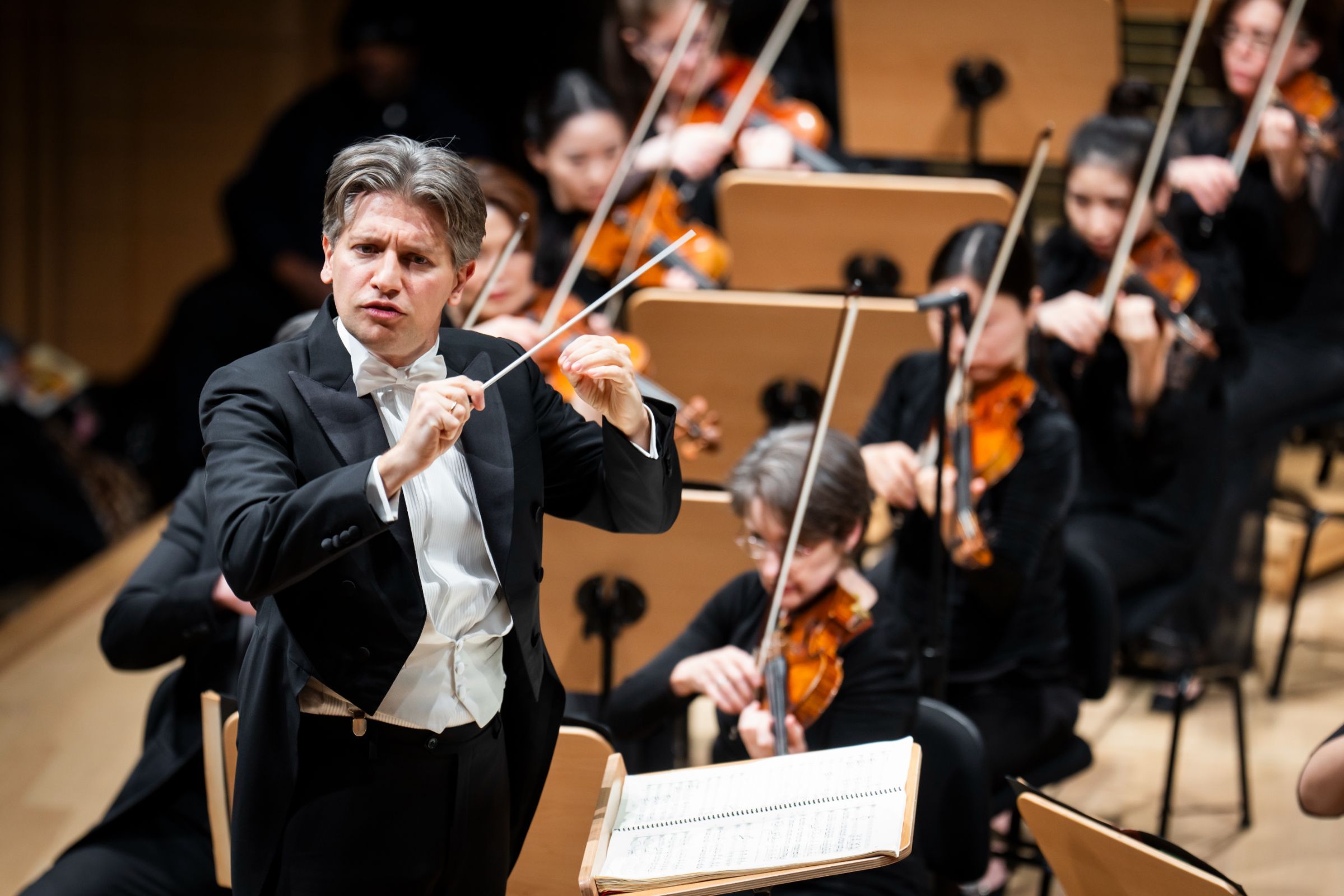 Daniele Rustioni conducts the New York Philharmonic &copy; Chris Lee