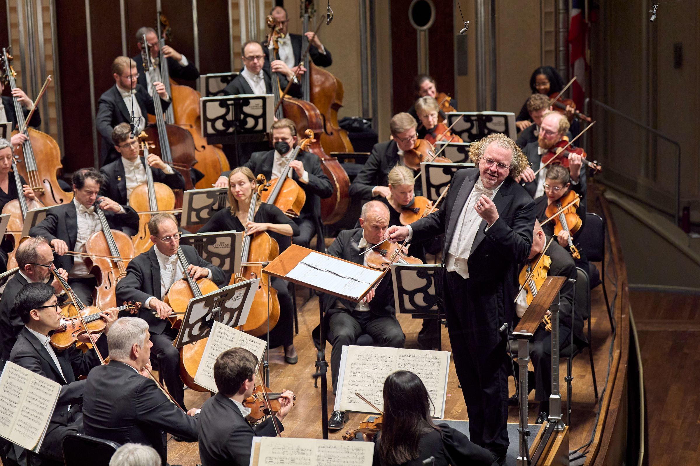 Stéphane Denève conducts The Cleveland Orchestra &copy; Roger Mastroianni, courtesy of The Cleveland Orchestra