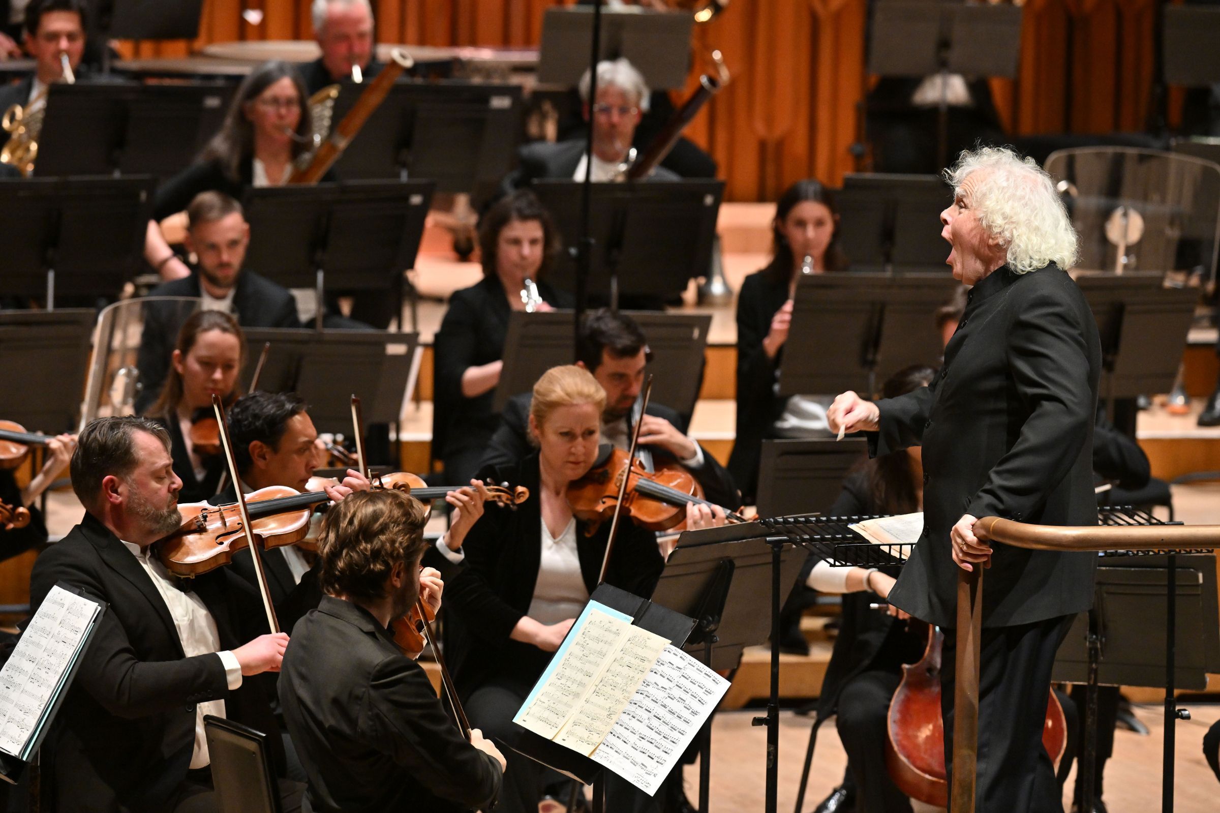 Sir Simon Rattle conducts the London Symphony Orchestra © LSO | Mark Allan