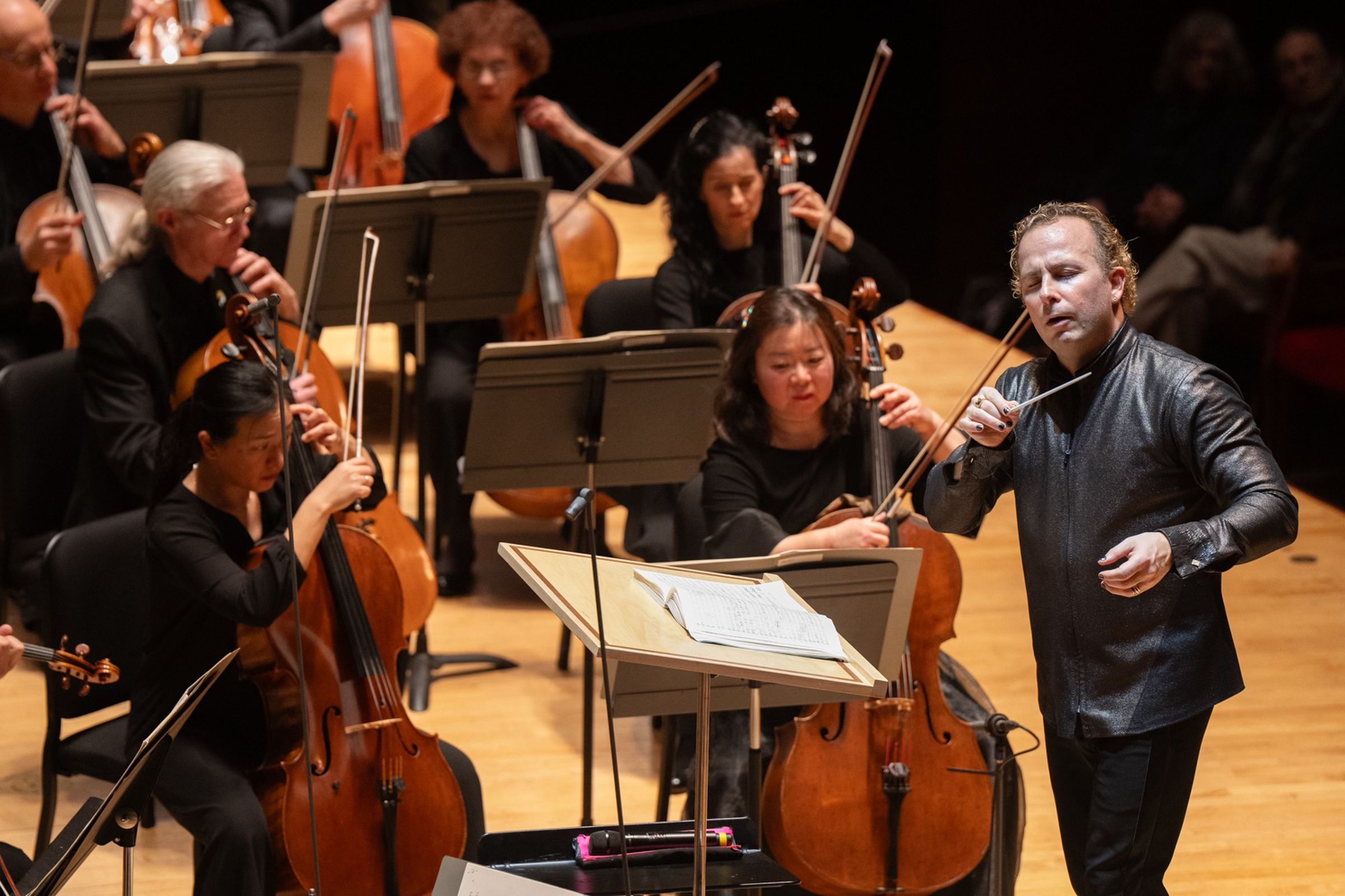 Yannick Nézet-Séguin conducts the Philadelphia Orchestra &copy; Jessica Griffin