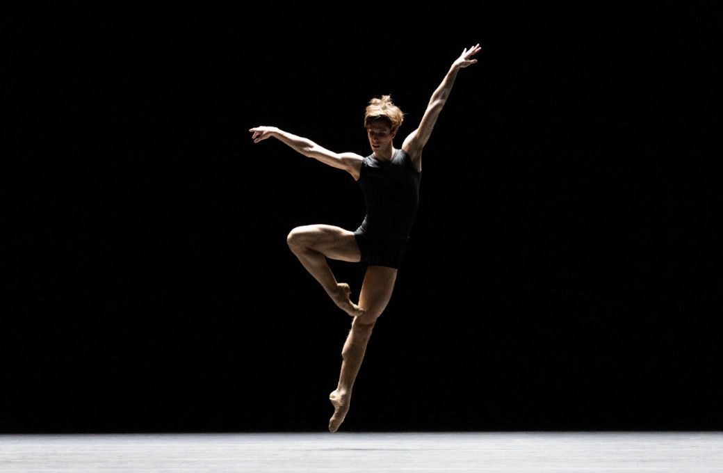 Danielle Bonelli in William Forsythe's <i>Blake Works V</i> © Kiran West