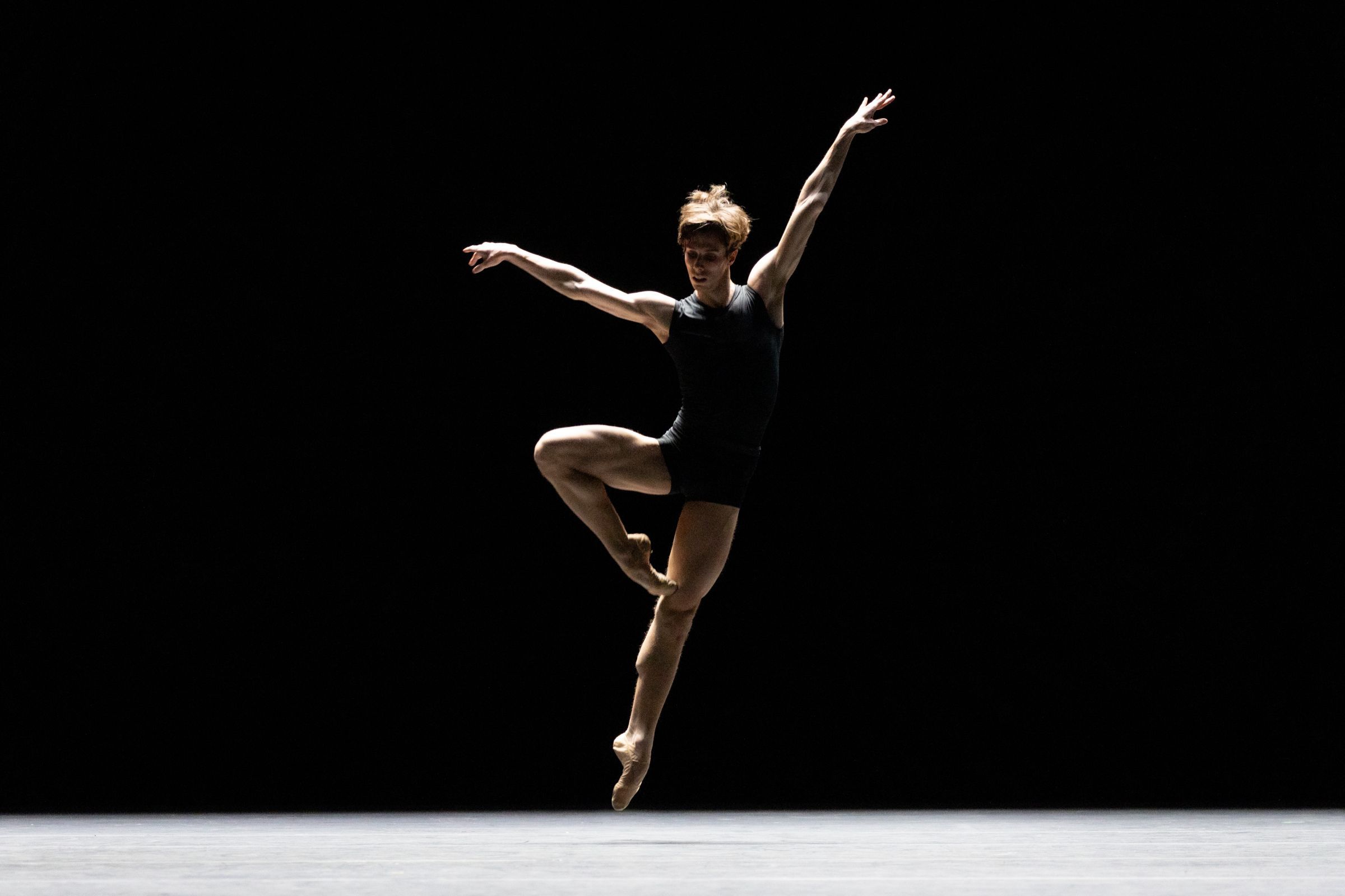 Danielle Bonelli in William Forsythe's <i>Blake Works V</i> © Kiran West