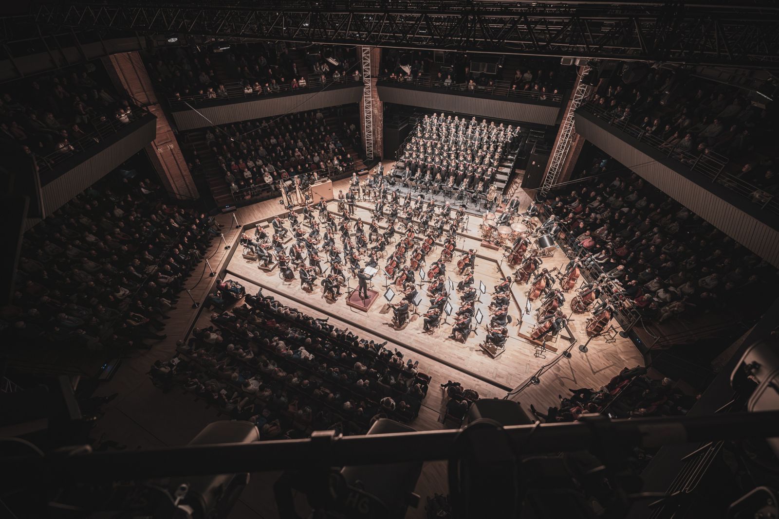 Tarmo Peltokoski dirige la <i>Sea Symphony</i> de Ralph Vaughan Williams à Toulouse &copy; Romain Alcaraz