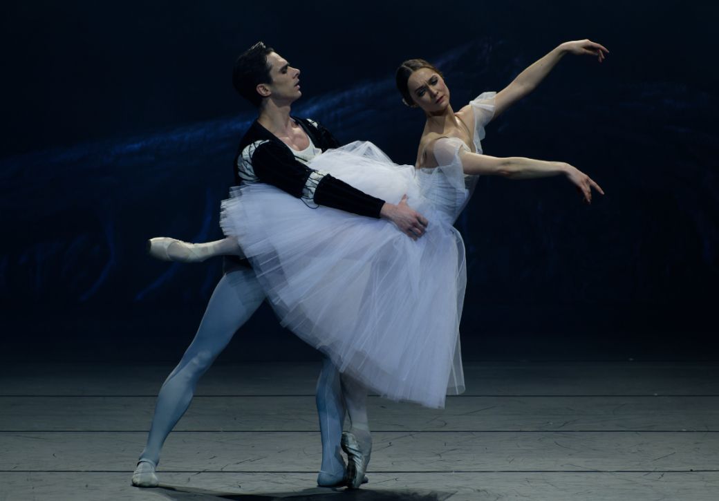 Francesco Gabriele Frola as Albrecht and Jurgita Dronina as Giselle in <i>Giselle</i> © Martynas Aleksa