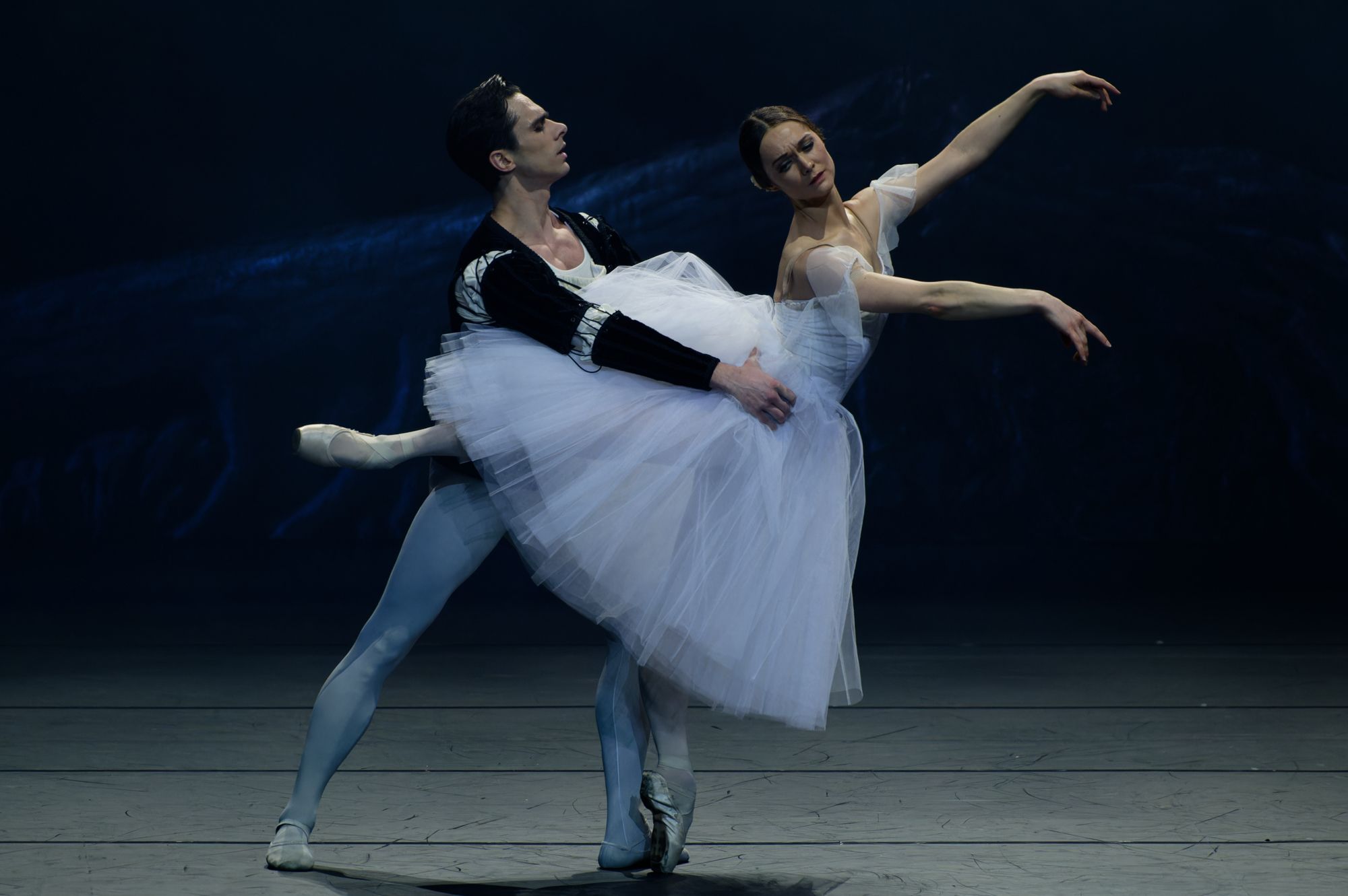 Francesco Gabriele Frola as Albrecht and Jurgita Dronina as Giselle in <i>Giselle</i> © Martynas Aleksa