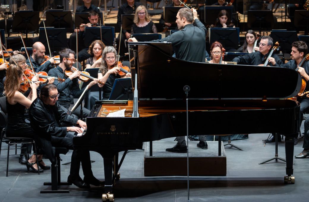 Fazil Say, piano, Roberto González-Monjas y la OSG © Orquesta Sinfónica de Galicia
