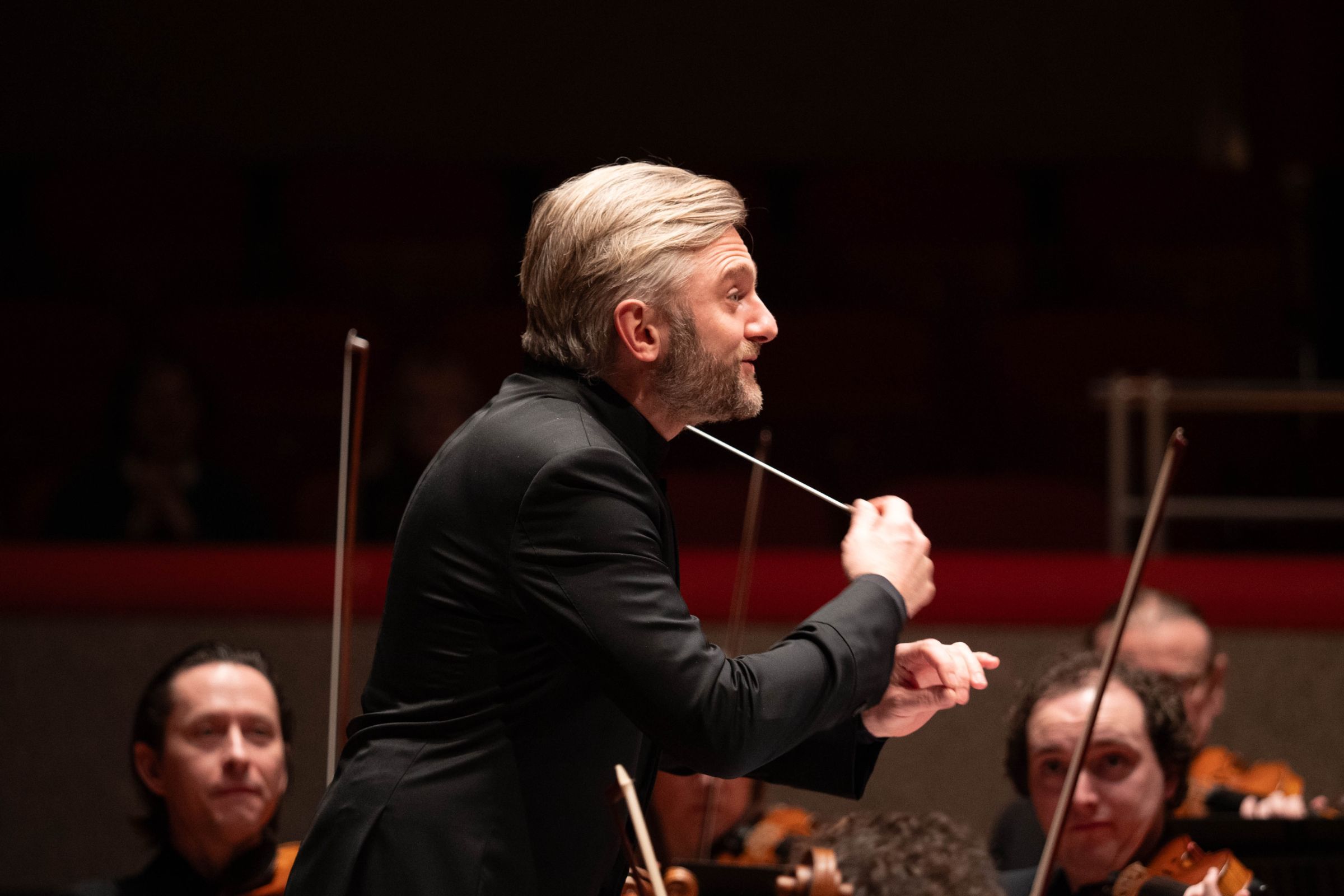 Kirill Karabits conducts the CBSO &copy; Jonathan Ferro