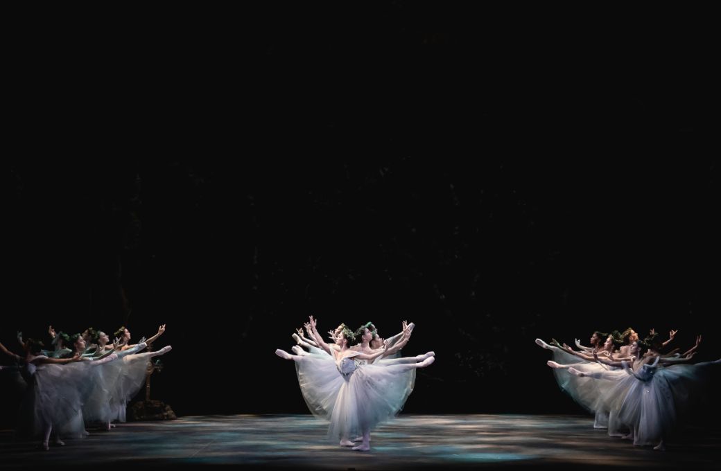English National Ballet in Act 2 of Mary Skeaping's <i>Giselle</i> © Photography by ASH