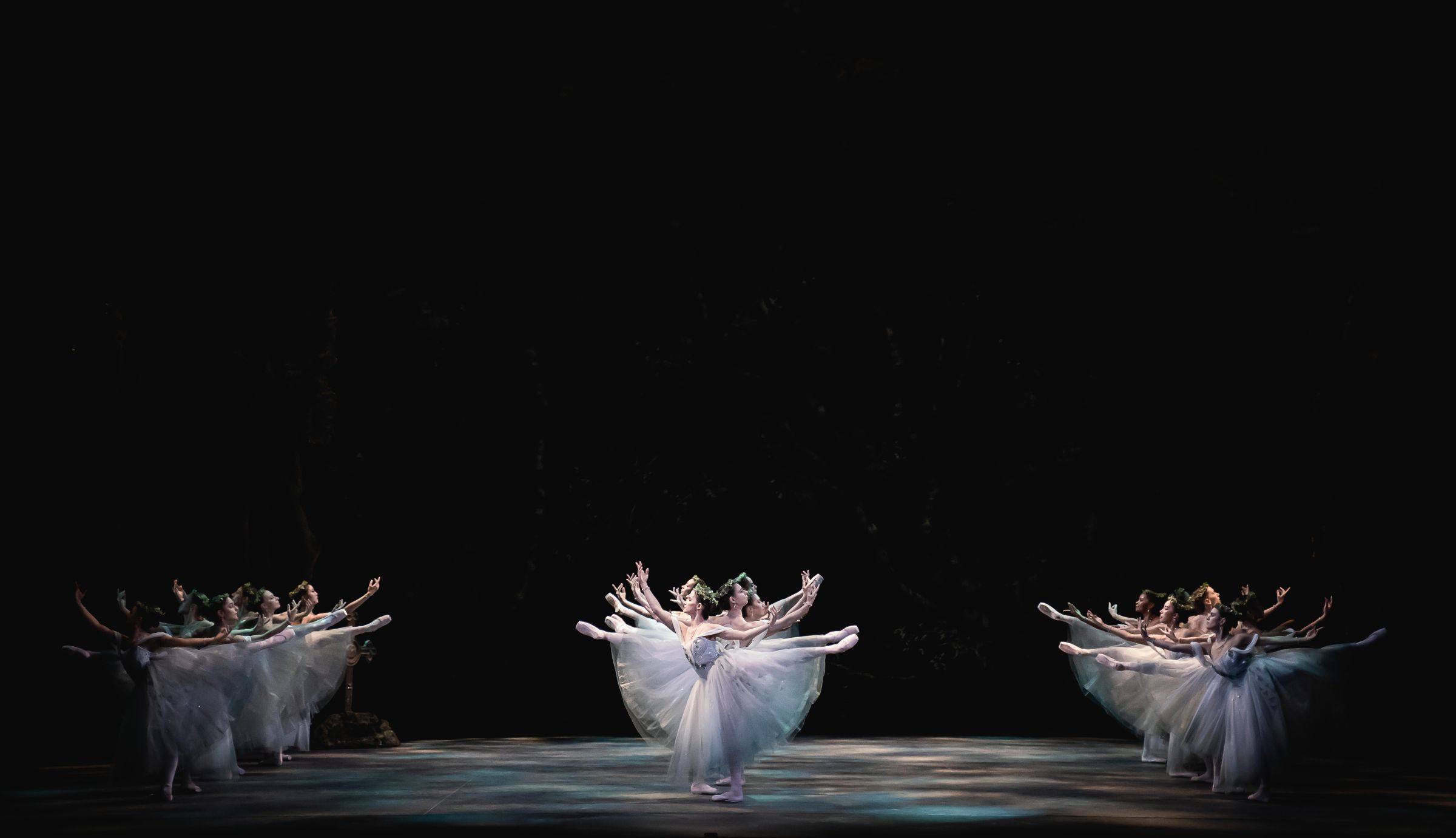 English National Ballet in Act 2 of Mary Skeaping's <i>Giselle</i> © Photography by ASH