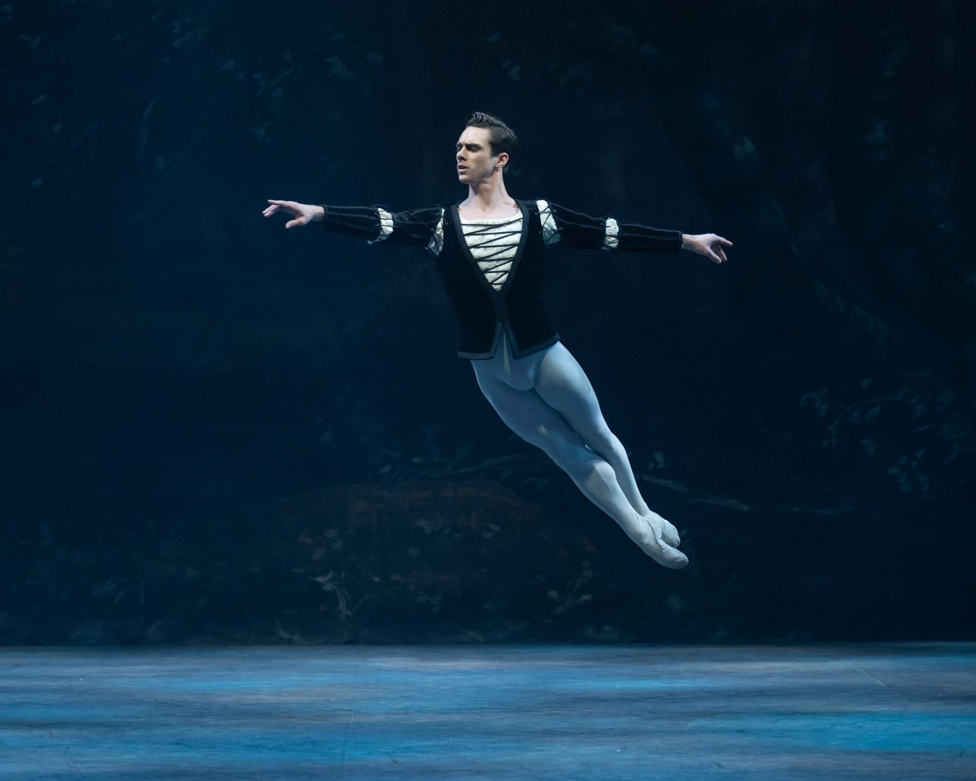 Francesco Gabriele Frola as Albrecht in Mary Skeaping's <i>Giselle</i> © Photography by ASH