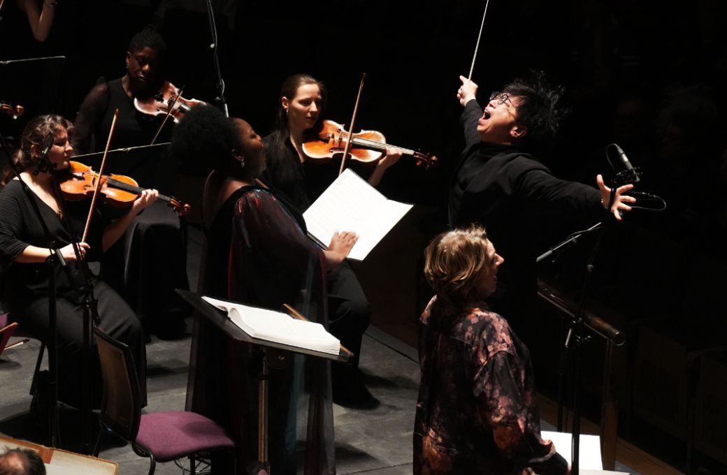Kahcun Wong conducts The Hallé, with Masabane Cecilia Rangwanasha and Dame Sarah Connolly © Alex Burns | The Hallé