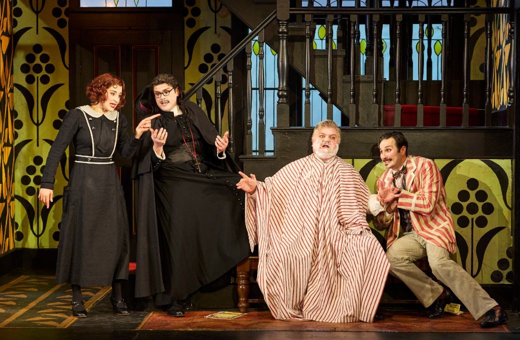 Serena Malfi (Rosina), John Longmuir (Almaviva), Andrew Moran (Bartolo) Samuel Dale Johnson (Figaro) &copy; Keith Saunders