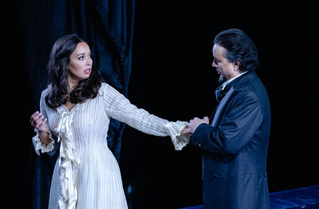 Nadine Sierra (Violetta) y Artur Ruciński (Giorgio Germont) &copy; Sergi Panizo | Gran Teatre del Liceu
